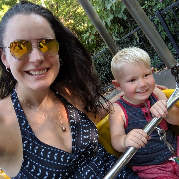 Meet your Posher, Amanda - Picture 5 of 8